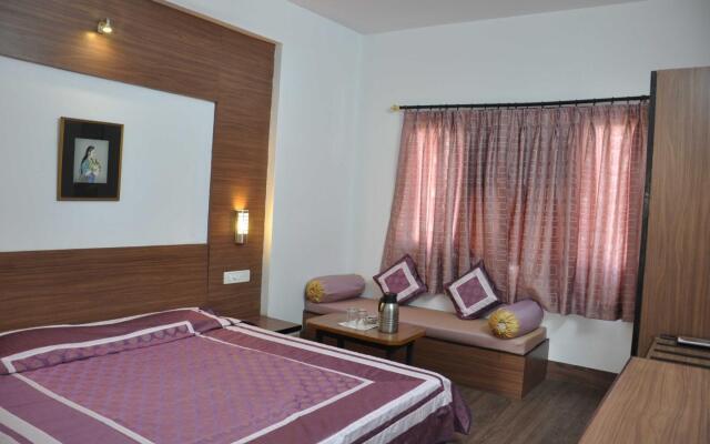 OYO 10323 Hotel Gorbandh