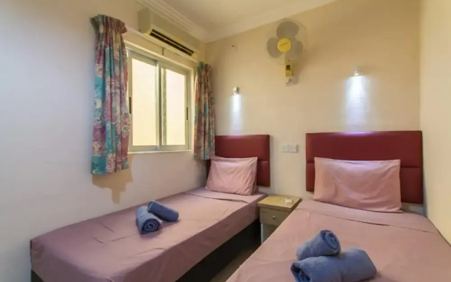 Pool and Sea, charming Merill Apart 5