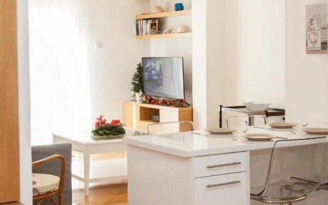 Cozy apt with Lycabettus View
