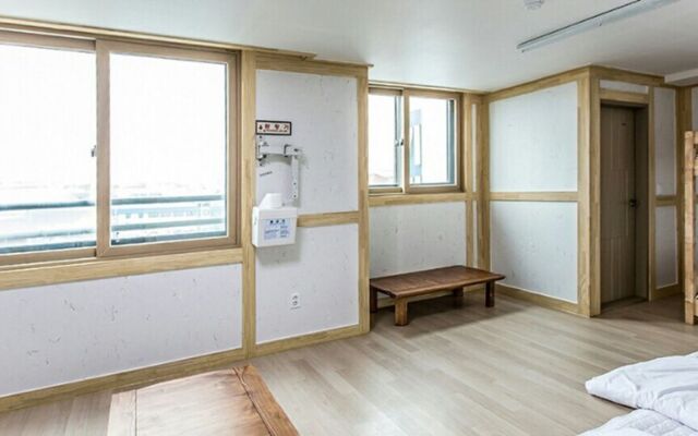 Kirin Guesthouse - Hostel
