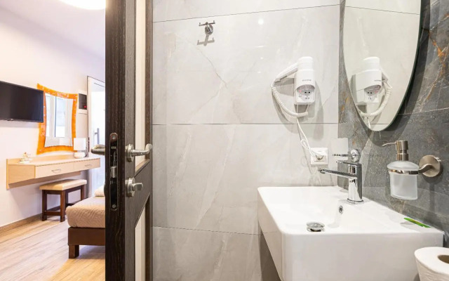 Akrogiali Apartments by Checkin