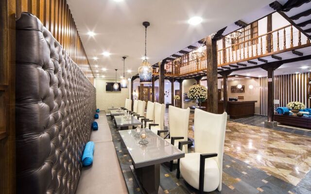 Felicia Hotel & Suites