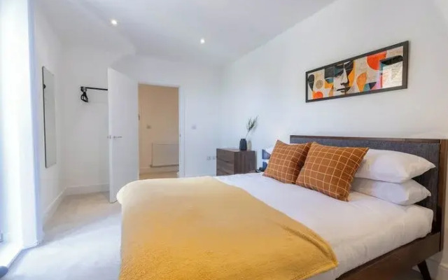 Modern Apts with Balcony in Mitcham