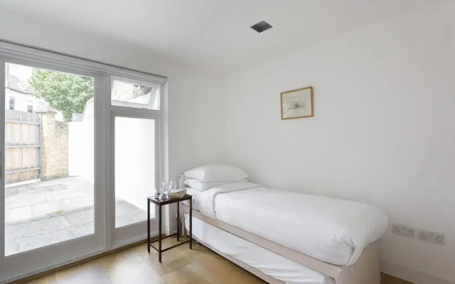 Gironde Road by Onefinestay