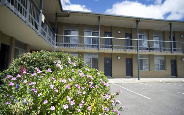Mid City Motor Inn