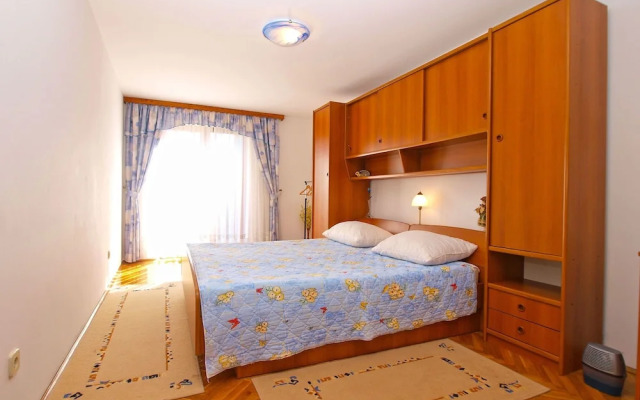 Apartment 979