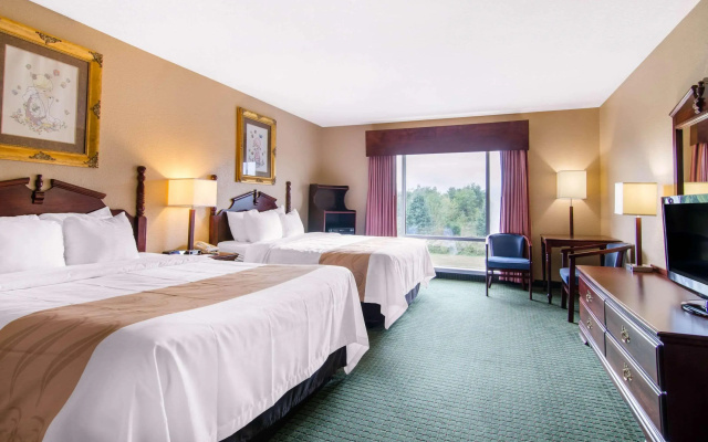 Quality Inn & Suites Carthage near Precious Moments Chapel