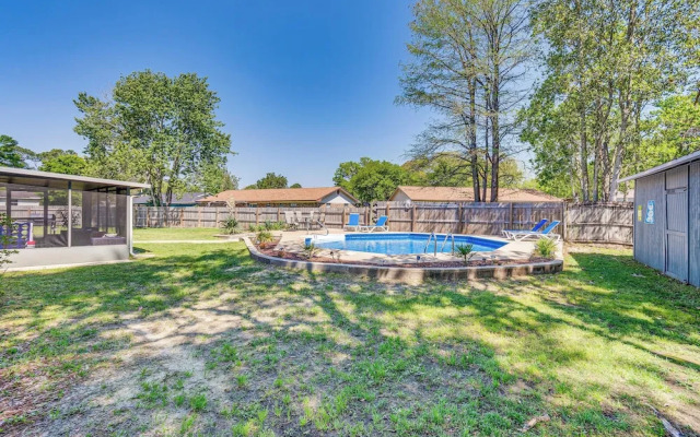 Charming Pensacola Home w/ Screened Lanai & Grill!