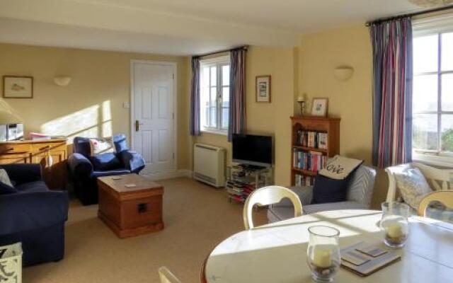 Ogilvie Lodge Apartment