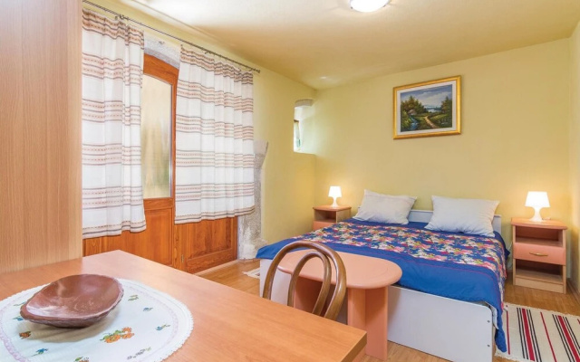 Stunning Home in Porec With Wifi and 2 Bedrooms - Hotel in Porec - Photo 3