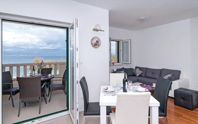 Beautiful Apartment in Sutivan With 2 Bedrooms and Wifi