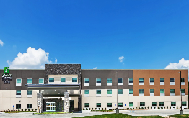 Holiday Inn Express & Suites Coffeyville by IHG