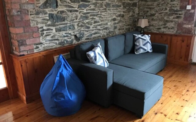 Lovely Apartment Overlooking the Harbour & bay