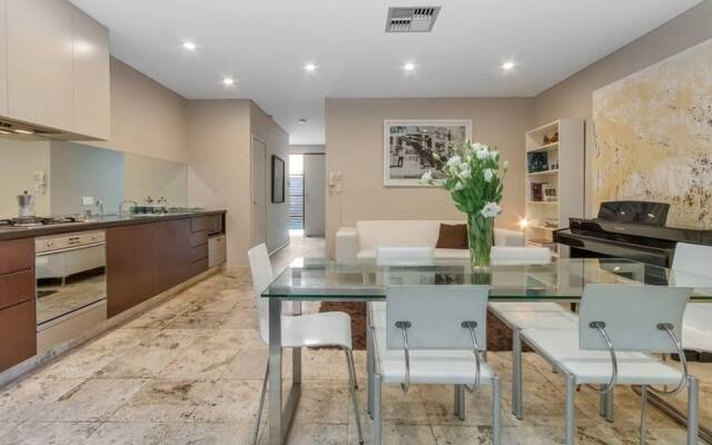 Contemporary Townhouse In Adelaide City