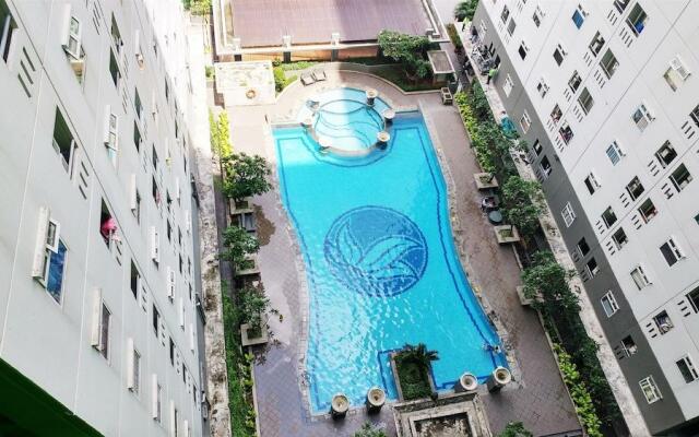 Pool View Apartment Green Pramuka