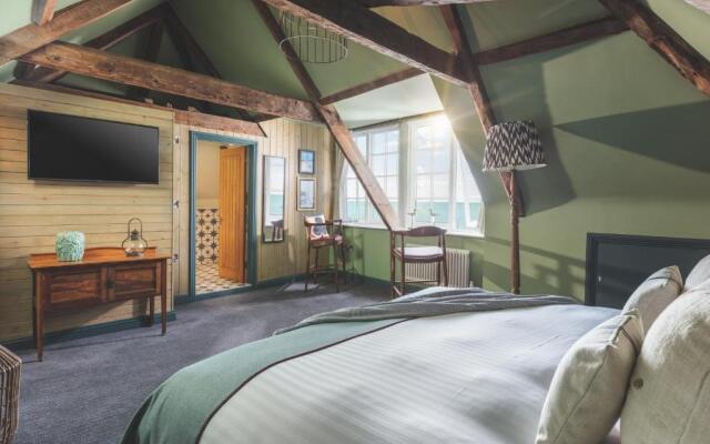 Rock Point Inn