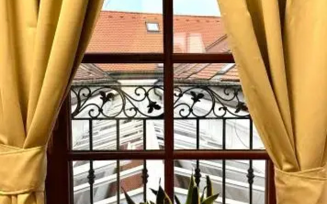 Hotel Sebastian