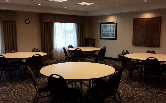 Holiday Inn Express & Suites Nevada by IHG