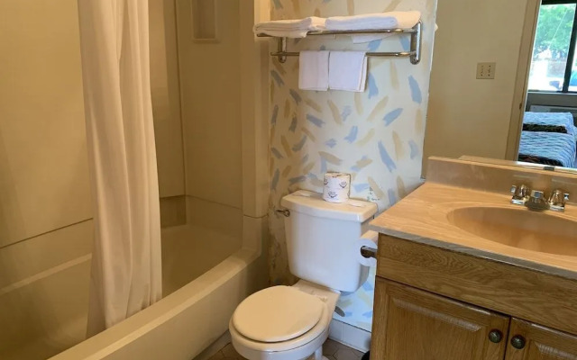 MacThrift Motor Inn