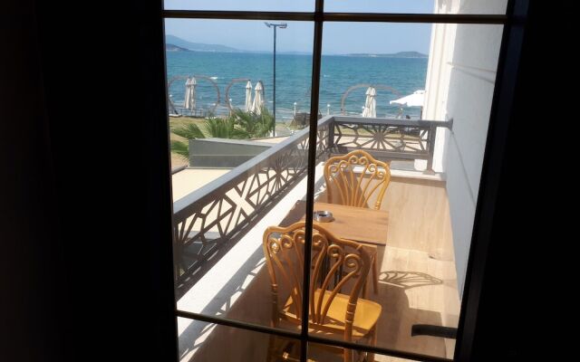 The Klazomenai Marine Hotel