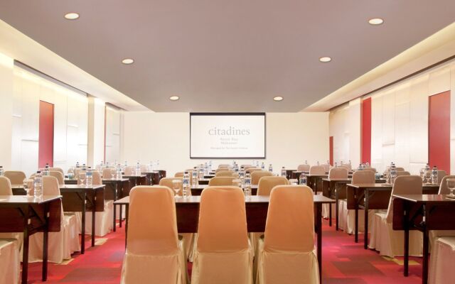 FOX Lite Royal Bay Makassar