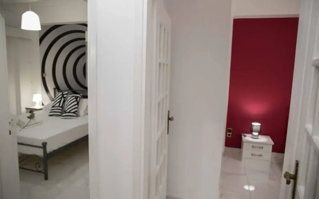 Cozy Apartment With sea View Next to Marina Zeas