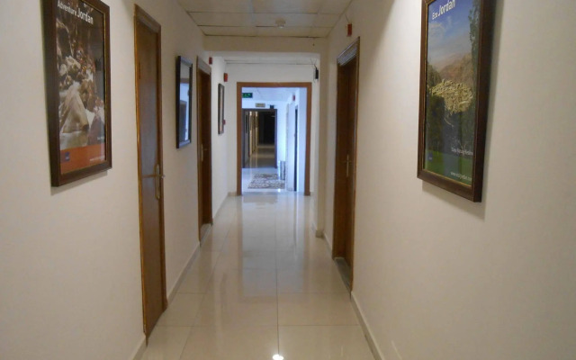 Seven Days Hotel
