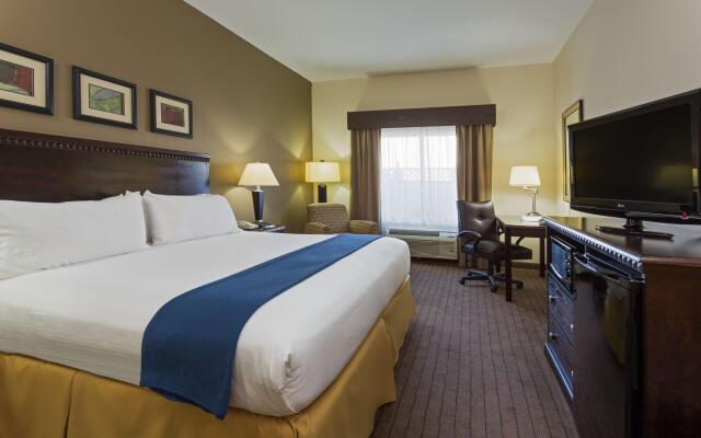 Holiday Inn Express and Suites Moultrie by IHG