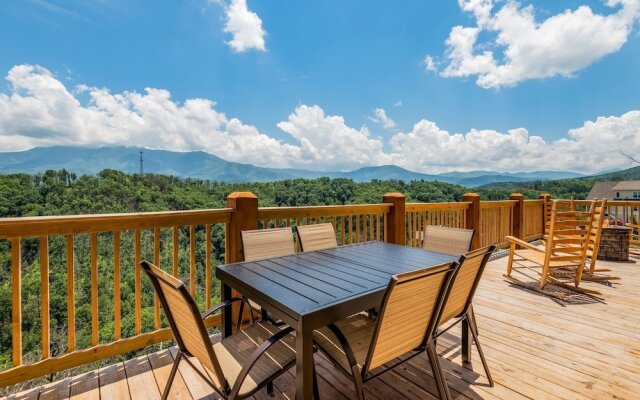 Smoky's Grand View 5 Bedroom Home