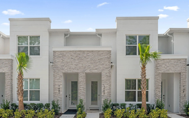 Upstay - Townhouse With Private Pool and Foosball