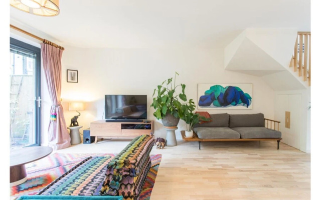 Trendy & Bright Bohemian House in Forest Hill