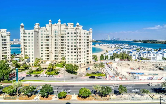 Chic Beachside 3BR Living at the Palm