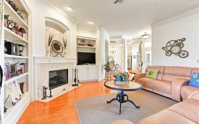 Royal Swan - Three Bedroom Home