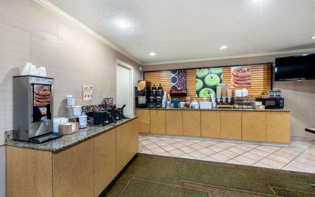 La Quinta Inn & Suites by Wyndham Mansfield OH