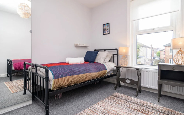 Little Boat: A Modern Beachside Flat