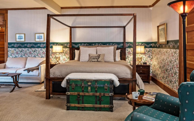 McCloud Hotel