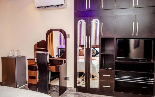 Tobby Royal Suites