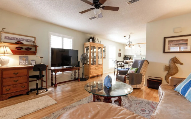 Quiet Condo ~ 10 Mi to Dtwn Pensacola