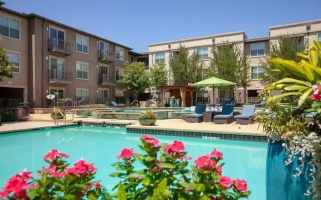 Landing Apartments - North Dallas