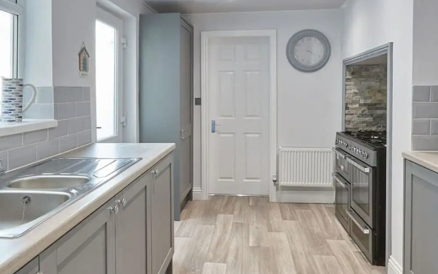 Host Stay Riftswood Ruby