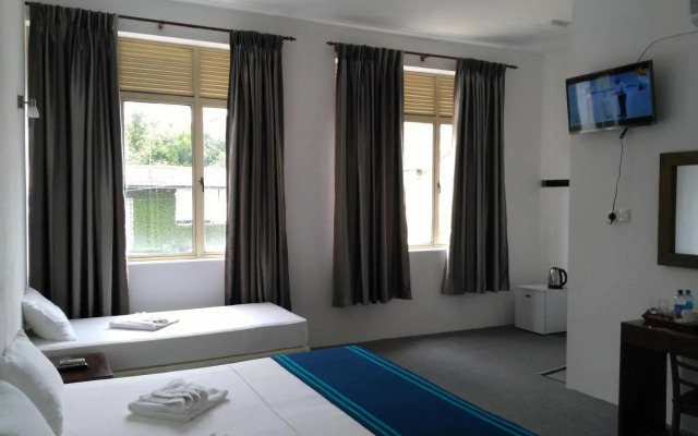 West Inn Colombo
