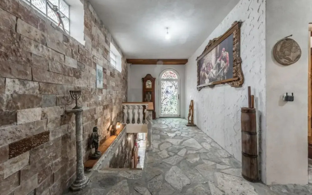 Kanuni - Authentic Albanian House