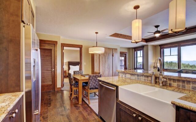 One Ski Hill Place S8414