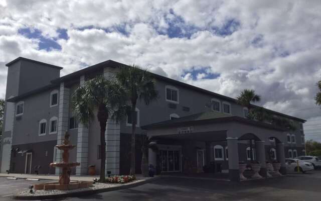 Days Inn & Suites by Wyndham Bonita Springs North Naples