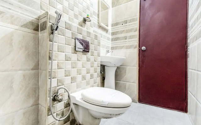 OYO 4324 Hotel Emerald Manor