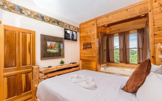 9 Bedroom Roscoe's Retreat by Hosteeva