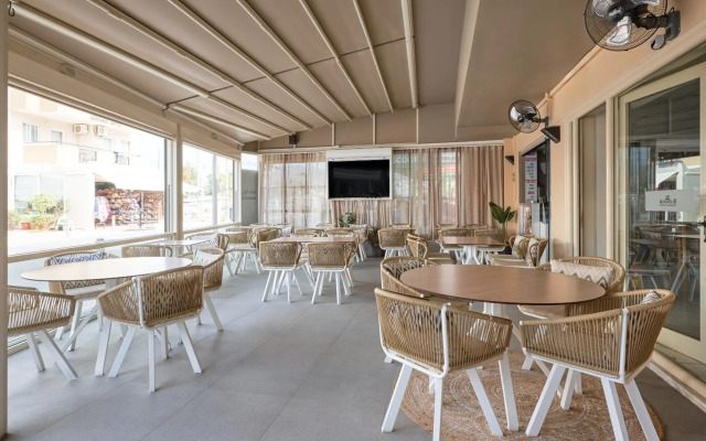Acropolis Apartments
