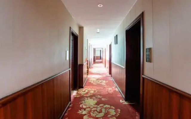 Holiday Inn Tuwo (Traditional Chinese Medicine Hospital at Leping Baida Plaza)