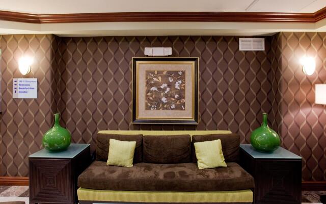 Holiday Inn Express & Suites Woodland Hills by IHG