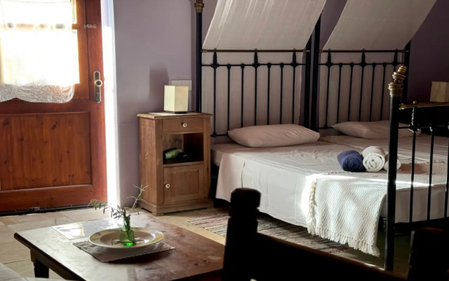 Eveleos Country House